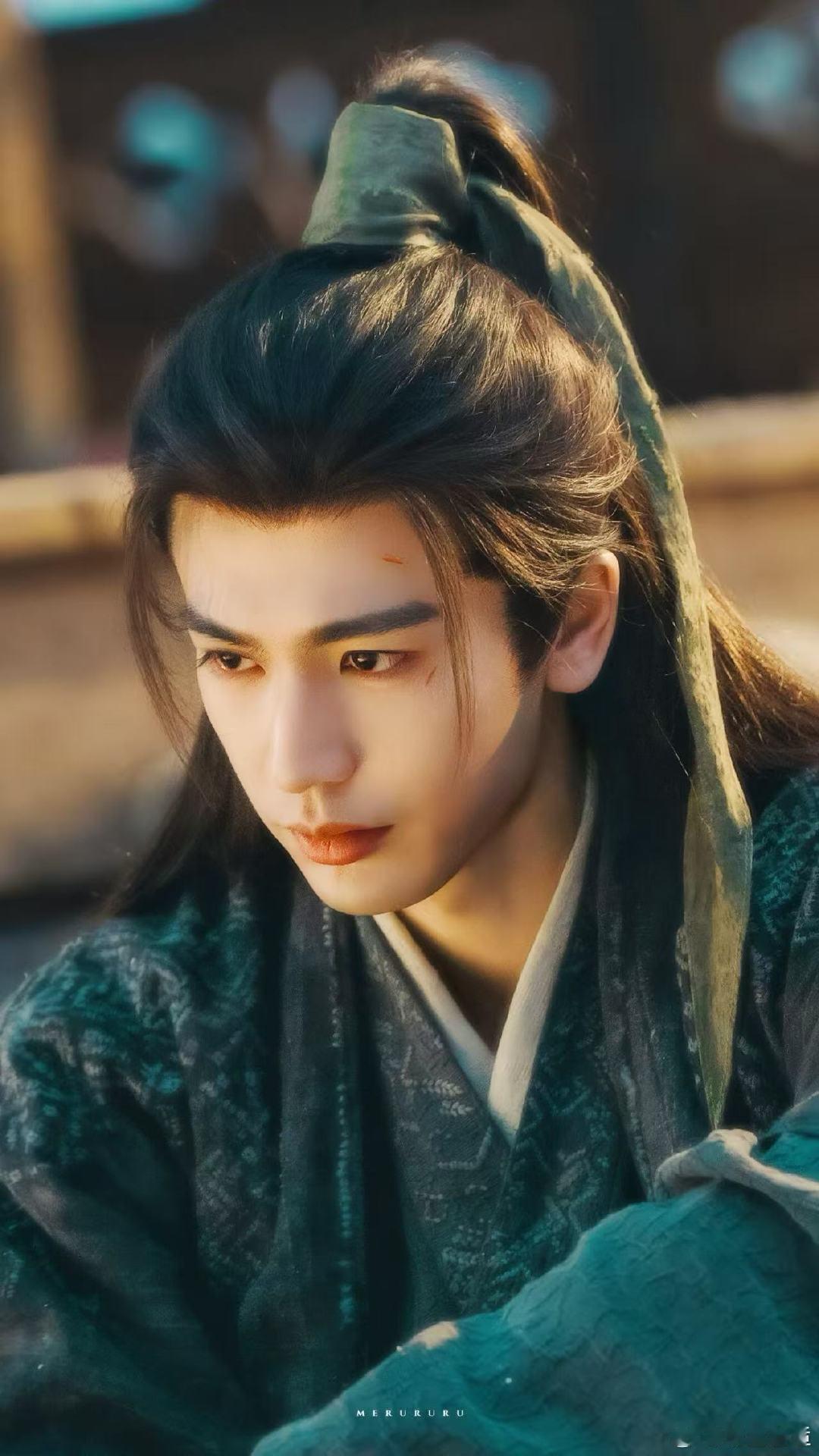 谁把张凌赫弄天上去了 张凌赫也太会整活了吧！《逐玉》里骑马打仗还没看够，直接在潍