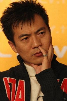 世易时移，千人千面。

李铁踢球时，曾遭遇过数万人齐唤“换李铁”。李铁当上国足主