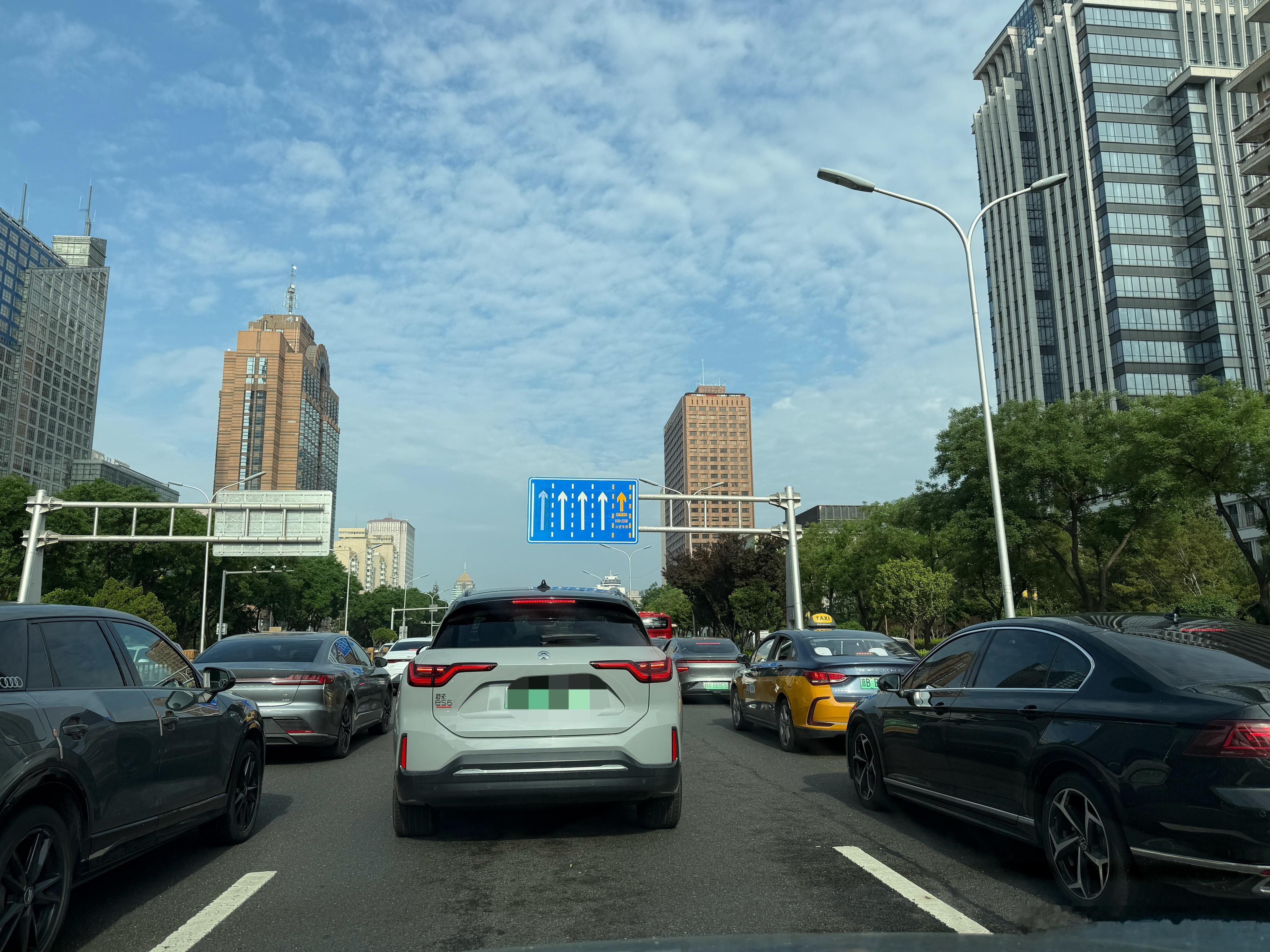 010北京这路况，没个智驾现在，上班之前都已经把打工牛马的脾气磨没了 有个纪录片