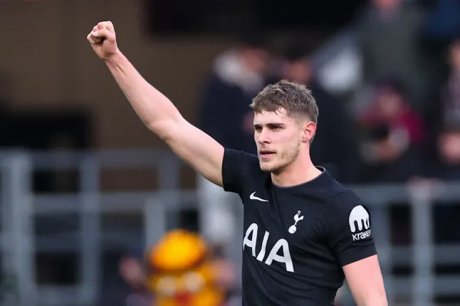 舒梅切尔：范德芬堪称现象级，曼联利物浦怎么就没发掘他？