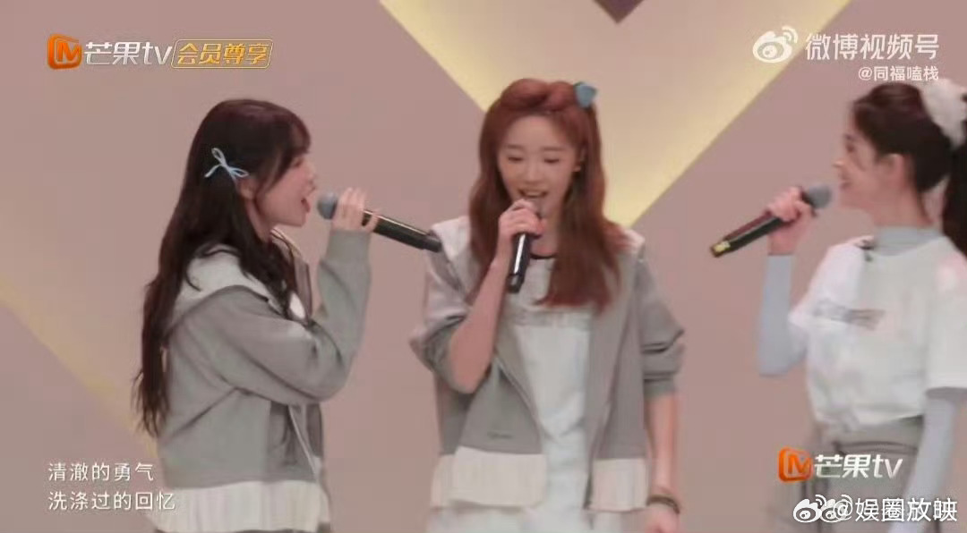 张月组一公小考元气感张月组这舞台太绝了！四个姐姐元气满满，团魂还贼强，舞台合作绝