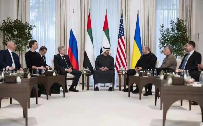 最近中东局势简直精彩得像一部大戏！阿联酋向美国发出最后通牒，石油要用人民币结算，