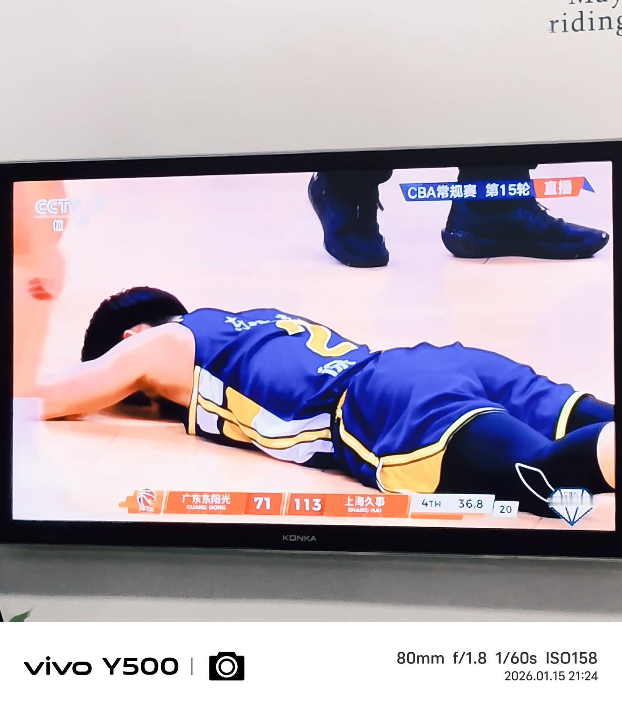 广东东阳光不渡
徐杰明轩在歧路
海上久事共潮生
黄浦江水连海平
——话说上海队在