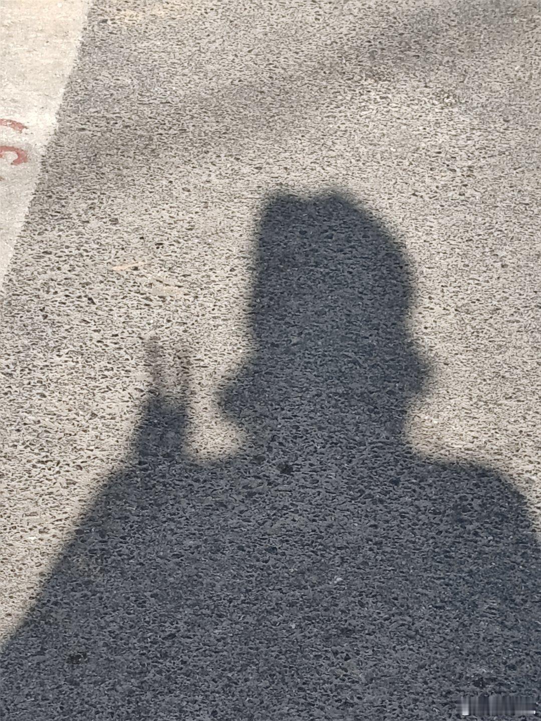 本轮寒潮收尾本轮寒潮确实冷啊真的好冷啊昨天冻胳膊啊如果判断真的好冷就看胳膊冷不冷