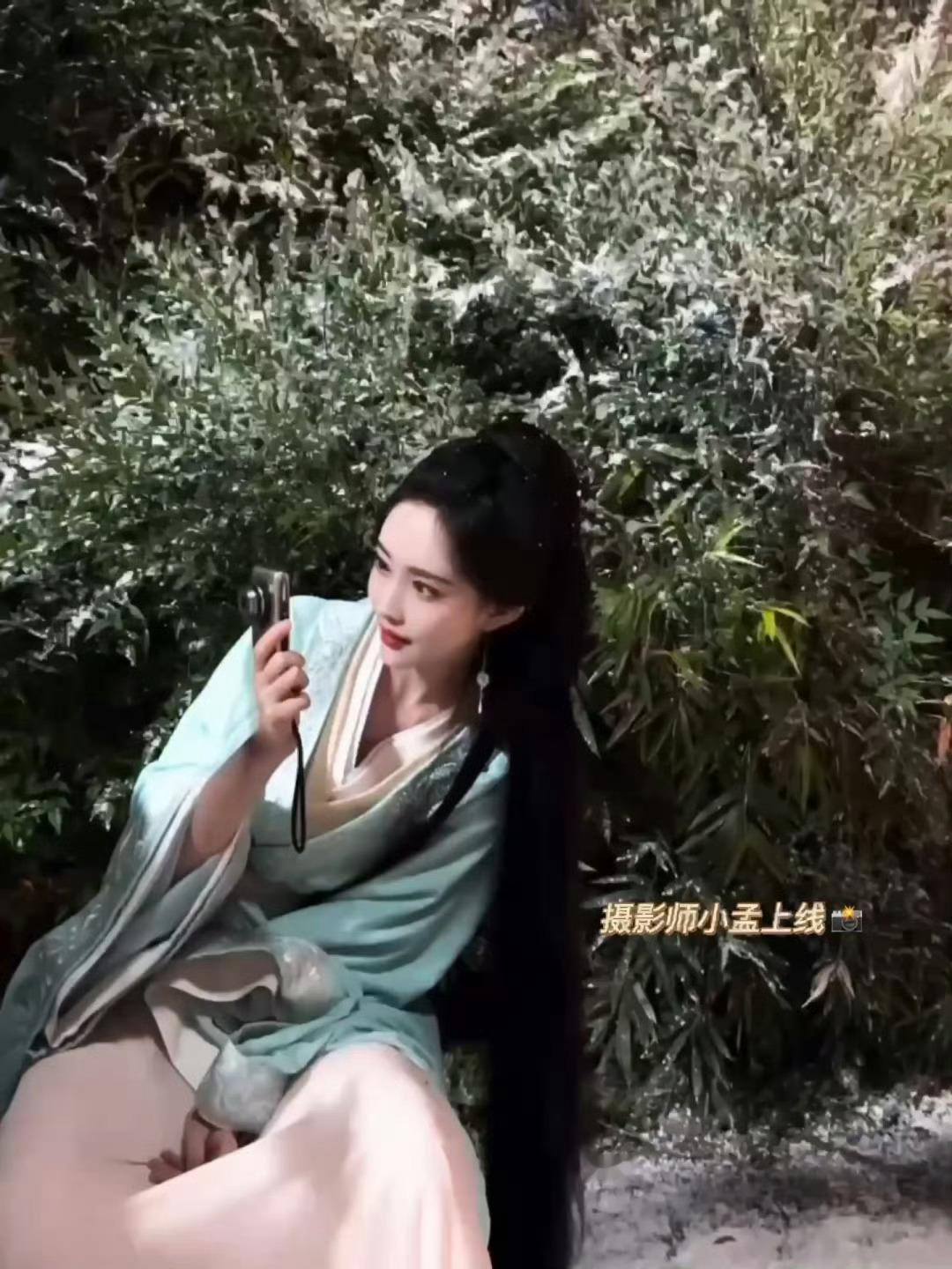 孟子义什么都抵挡不住你的美貌！！红衣孟姐简直杀疯了！！孟姐什么时候带我去兜风[d