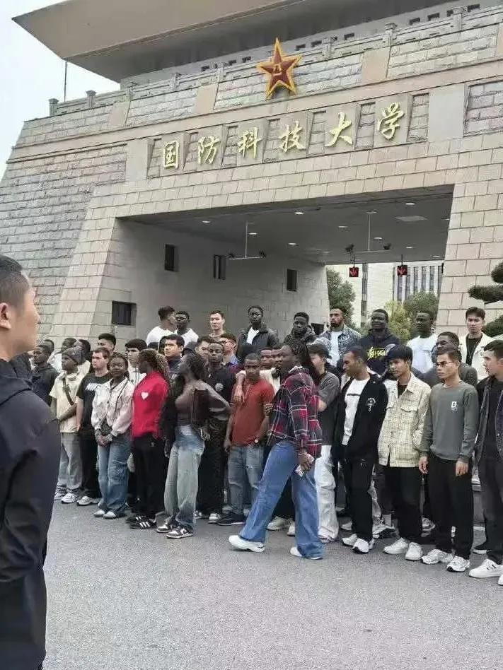 国防科技大学非洲自费留学生？
​
​
​有网友说：
​1，相信我们的军队院校不会