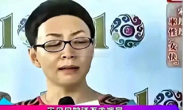 杨紫拿下白玉兰视后的那天晚上，宋丹丹在综艺里当着镜头红了眼眶，说了句“当年我目光