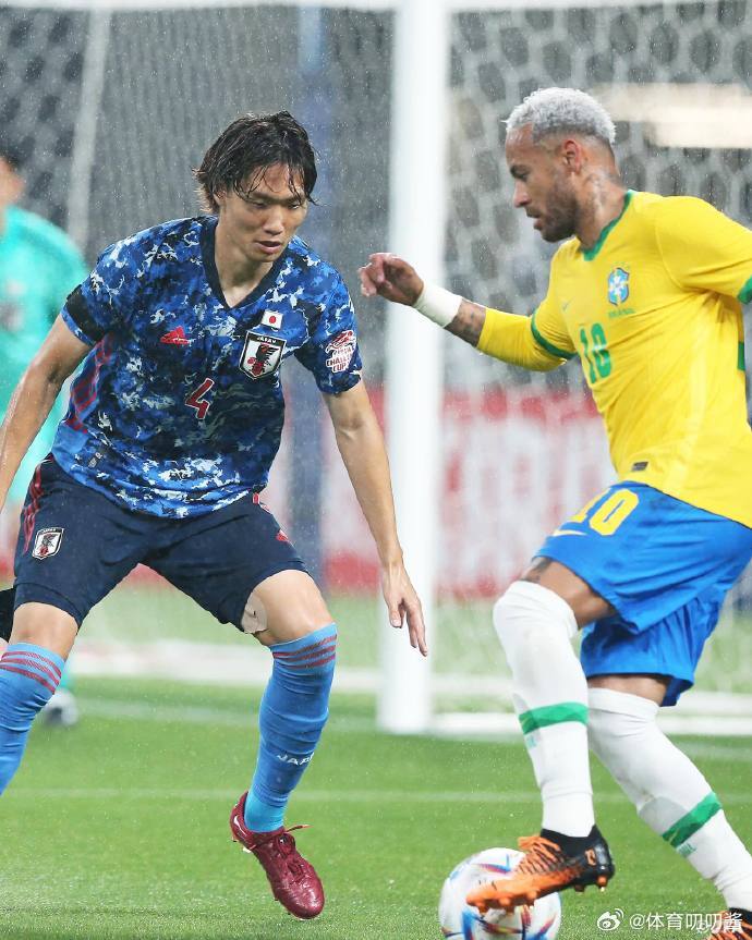 日本对阵巴西14战仅1胜 明晨01:00，日本队将在世界杯1/16决赛挑战五星巴