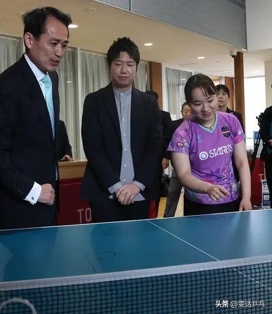 【日媒】东京奥运决赛球台捐赠给磐田市    混双金牌组合伊藤美诚与水谷隼在揭幕仪