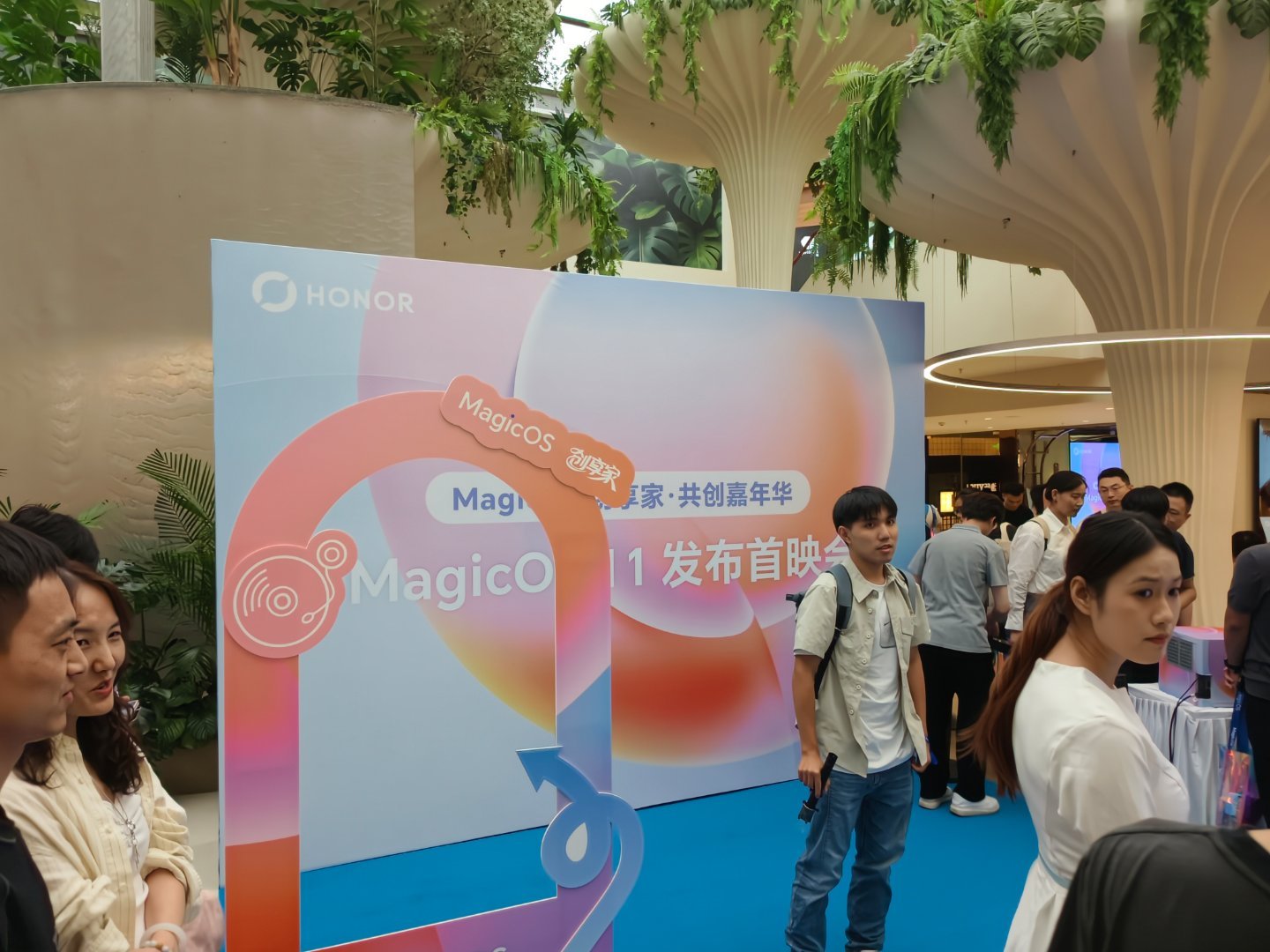 今天来到了MagicOS 11 发布首映会的现场。MagicOS好看又丝滑AI超