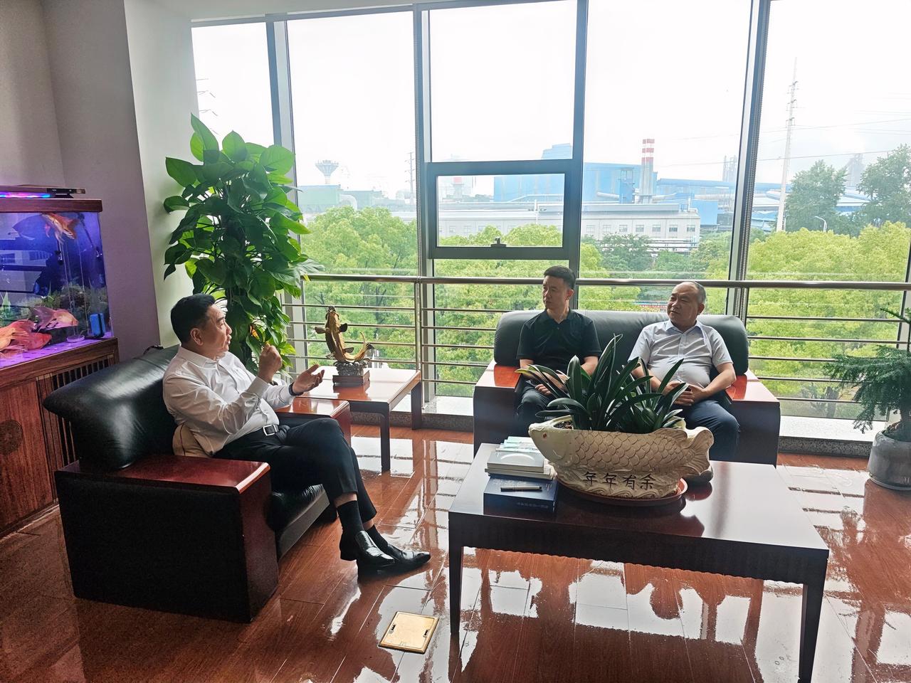 6月23日，江苏省钢协会长陈洪冰，副会长、扬州市秦邮特种金属材料有限公司董事长陈