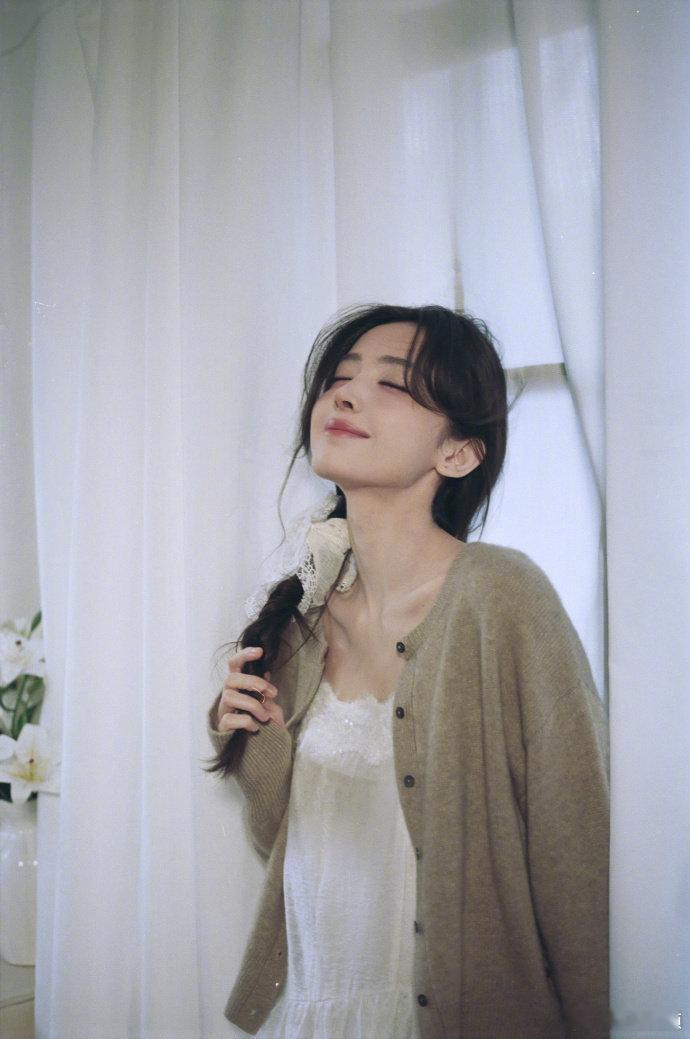 娜扎头像大户上新娜扎这波头像更新杀疯了，各种造型美到失语，九宫格根本不够晒，换头