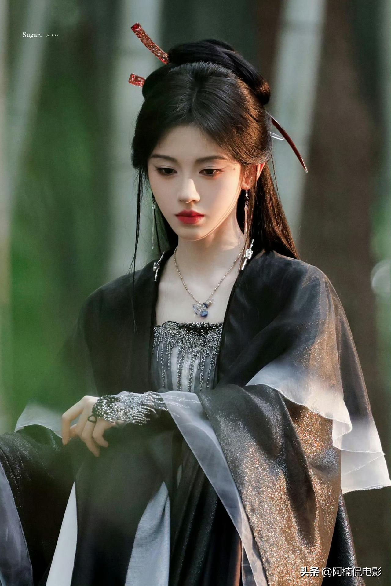鞠婧祎、白鹿、孟子义三人近三年扎根古偶赛道，彻底困在同质化套路里。妆容造型高度雷