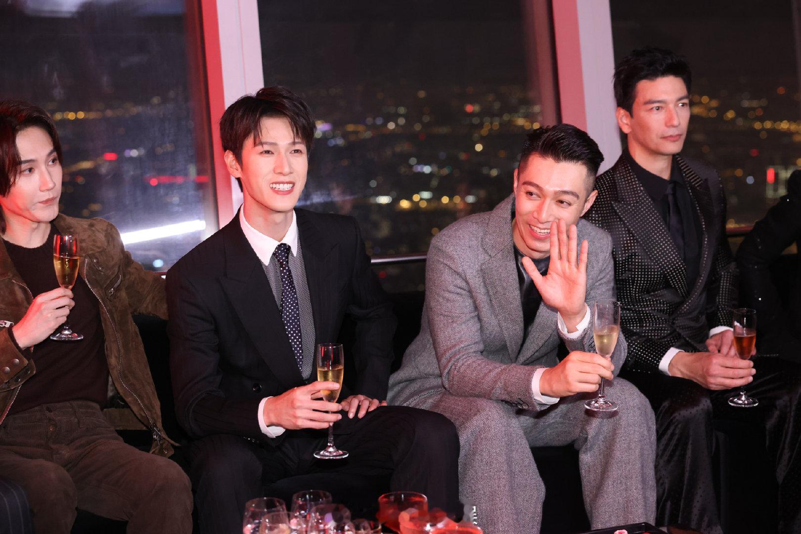 李昀锐让今夜升温 TF绝色之夜见证星光实力！李昀锐与众星同台，气场全开，每位都展