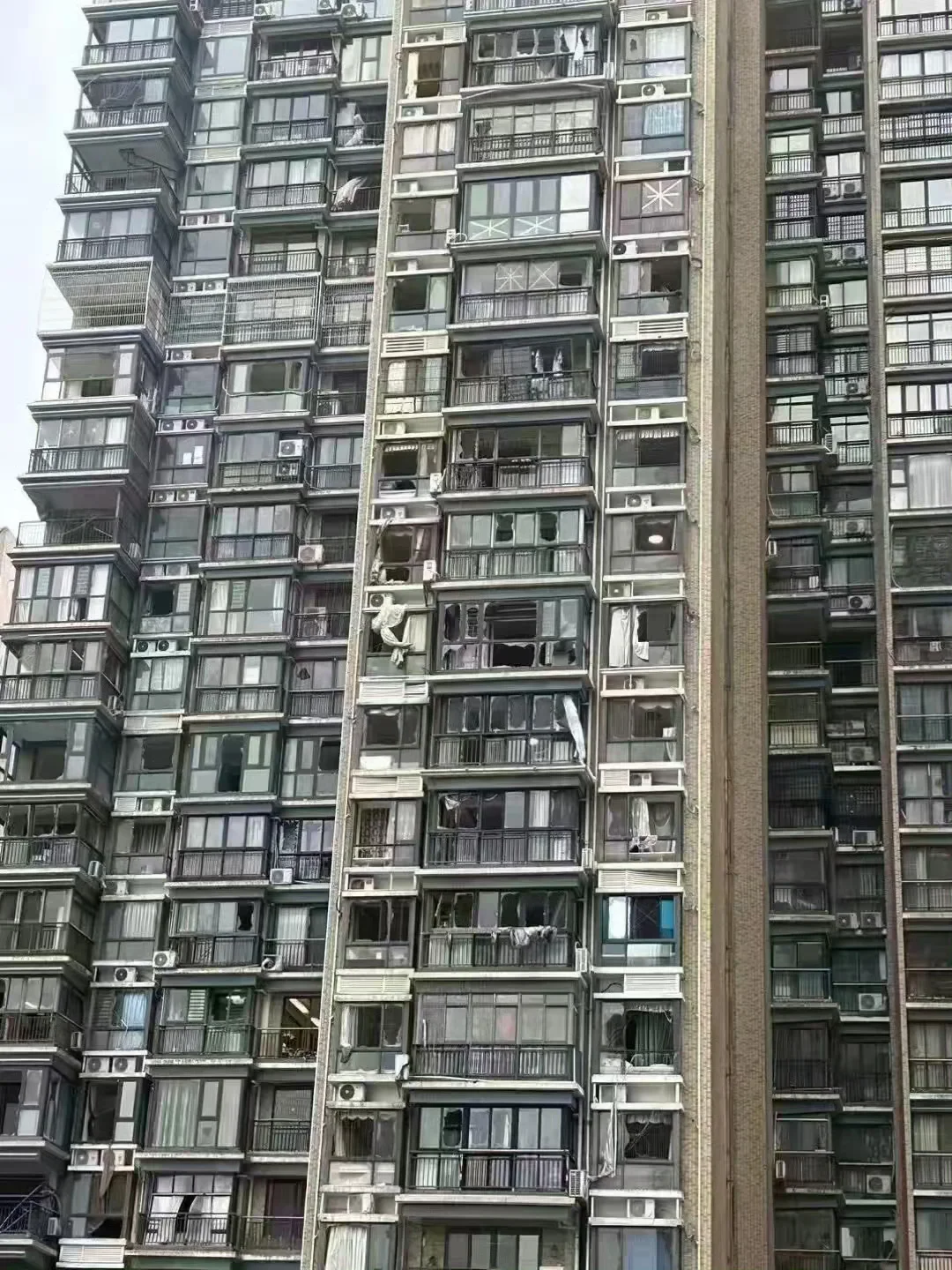 17级台风摩羯正面冲击海口，玻璃俱碎，建国有史以来最强台风，归根结底还...