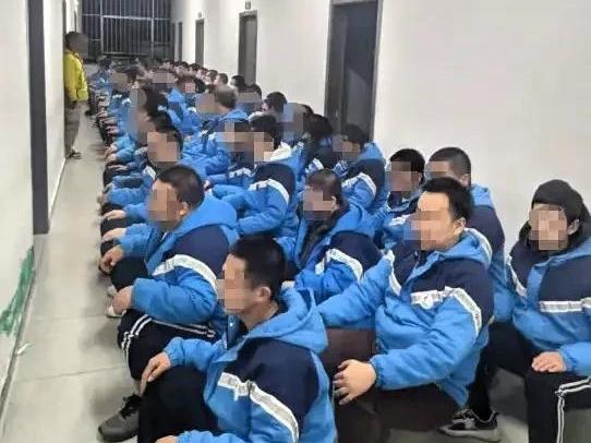 32岁女儿被父亲强行送进“矫正营”，囚禁五月遭打骂，放走原因让人心寒
 
一句“