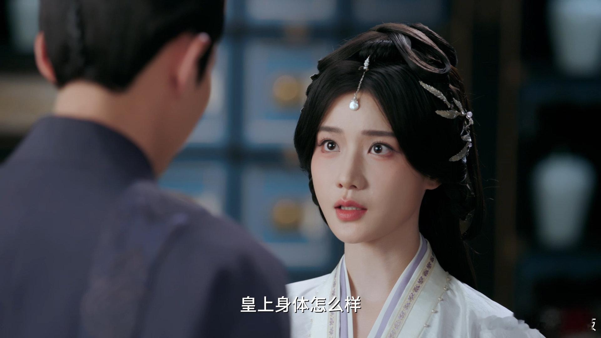 杜昕馨把“疯”揉进骨相里——手臂带疤仍笑盈盈，一句“你不敢”勾着陆琦步步紧逼，眼