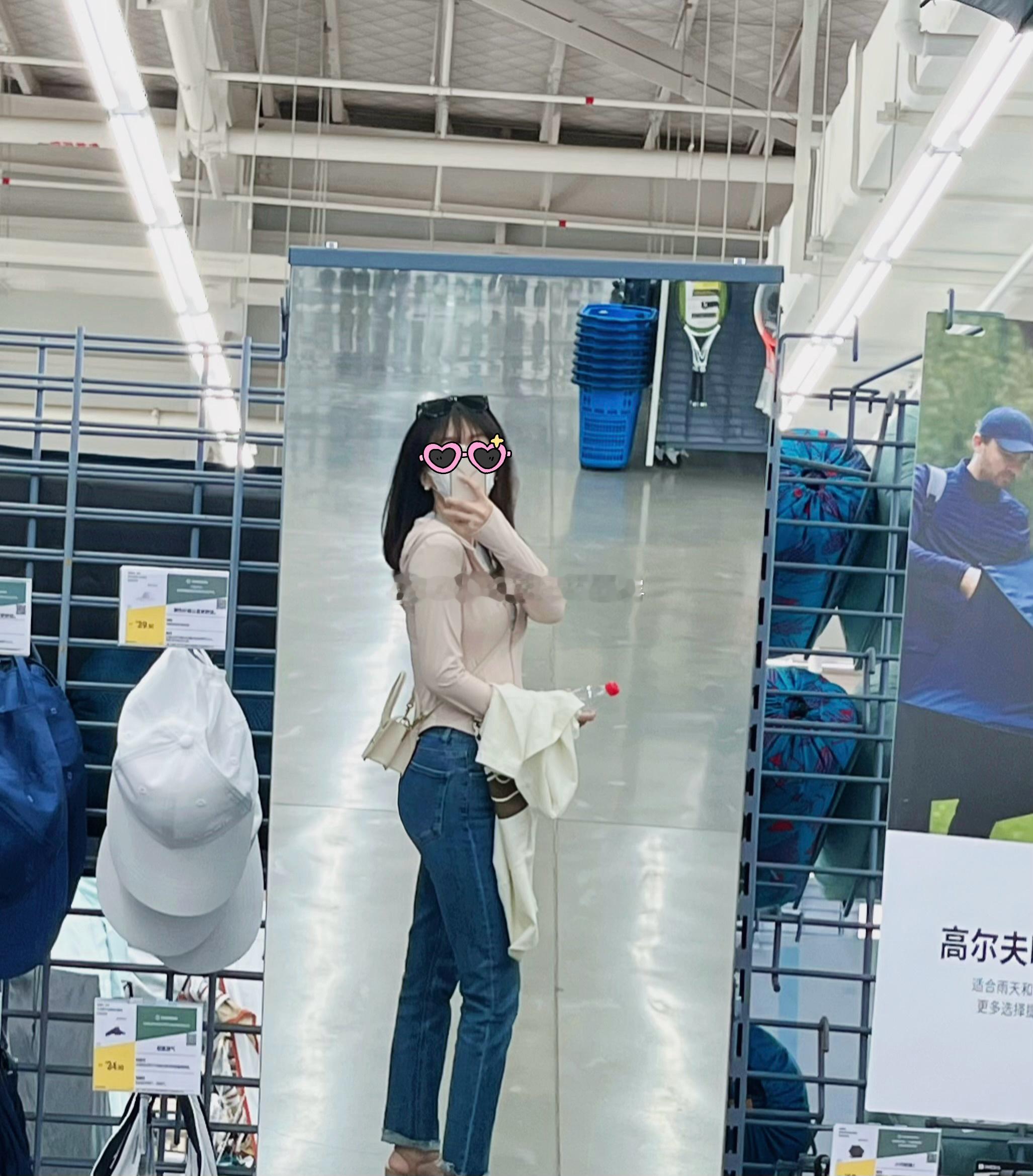 认识没多久那时候我就发现他是真爱去迪卡侬 哈哈 ​​​