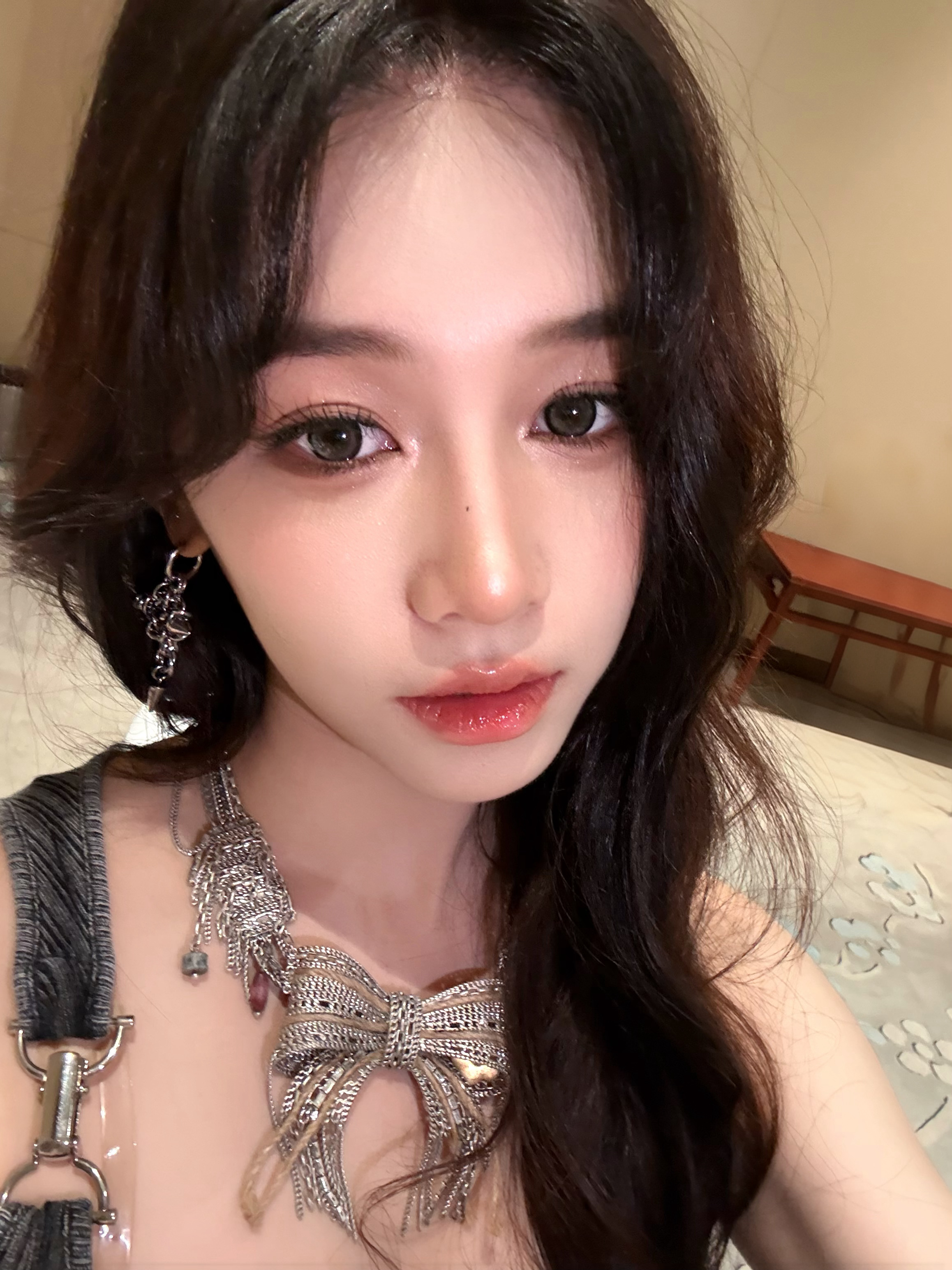 【尹子璐】走在路上不小心被璐璐美貌击倒😘😘 