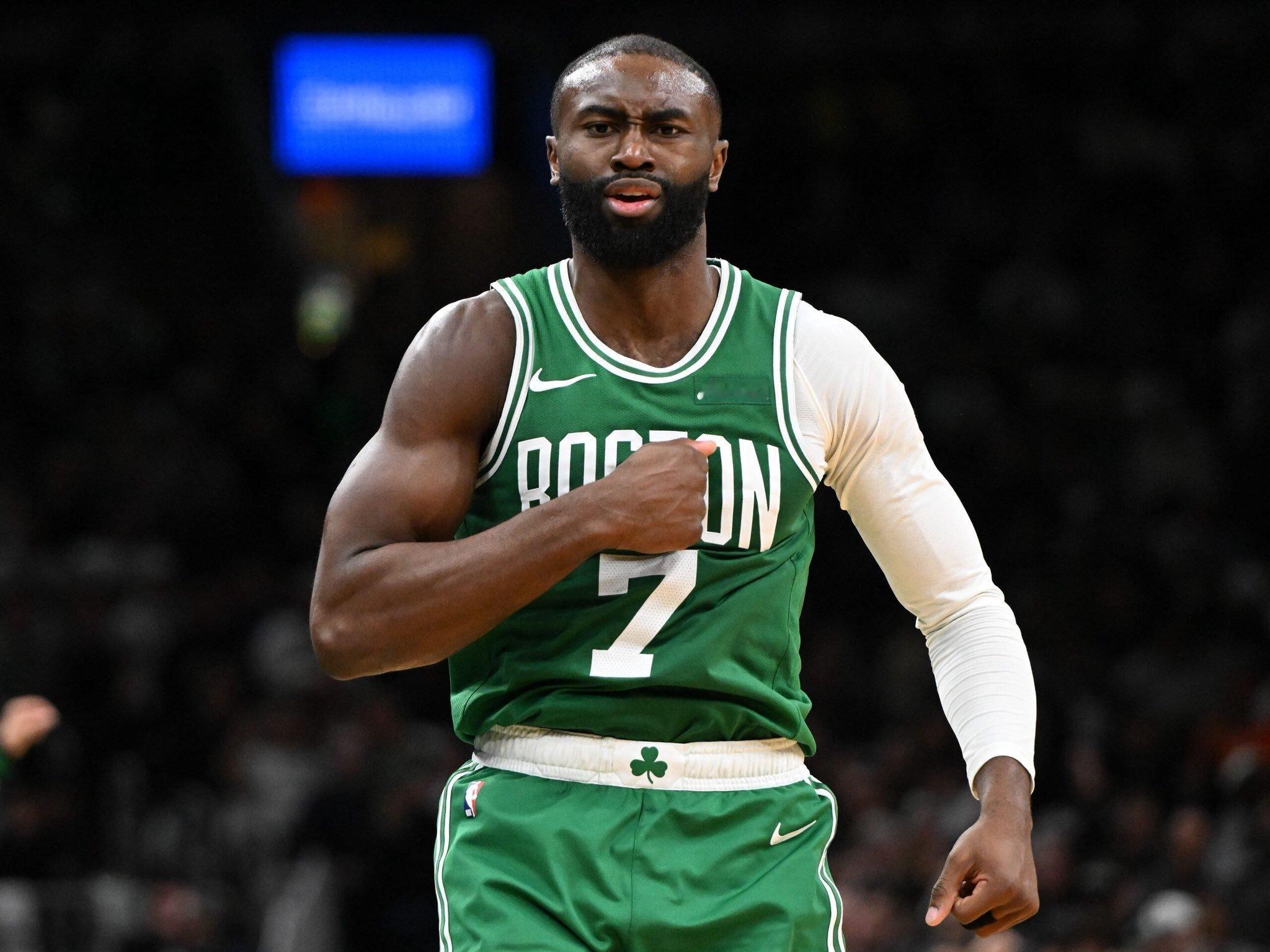 Shams：杰伦-布朗因批评裁判被罚款5万美元。NBA