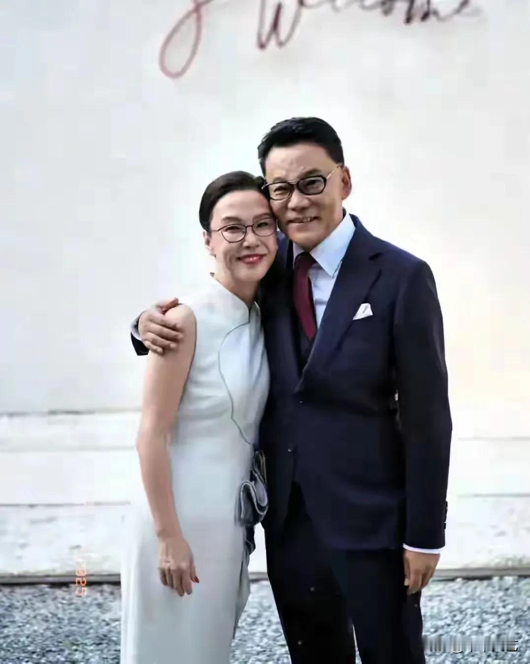 李国庆二婚高调结婚，60多岁的人“依然相信爱情”，此刻才知道他更爱张丹红而非俞渝