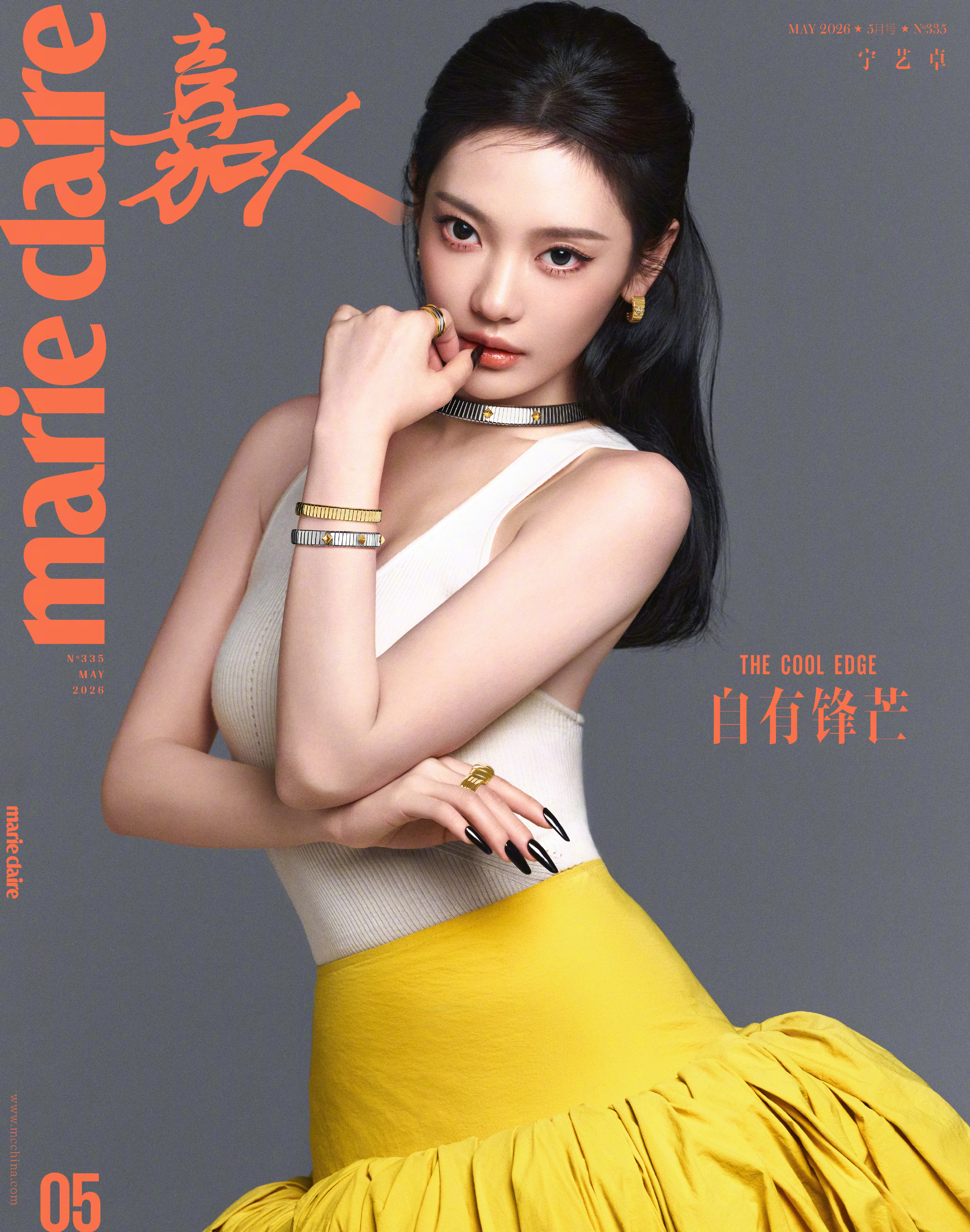 章子怡宁艺卓同款封面姿势时章子怡这个封面就是嘉人主编mixwei亲自做的～一种时