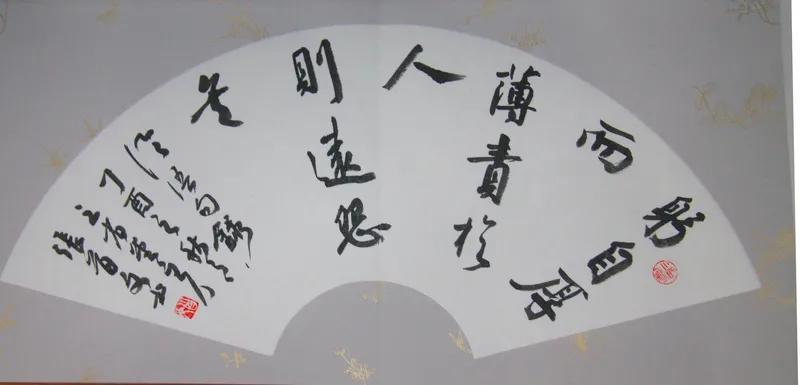 书法
欧颜柳赵自成家，
传神之作数兰亭。
练好书法洗墨池，
羲之墨宝天下闻。