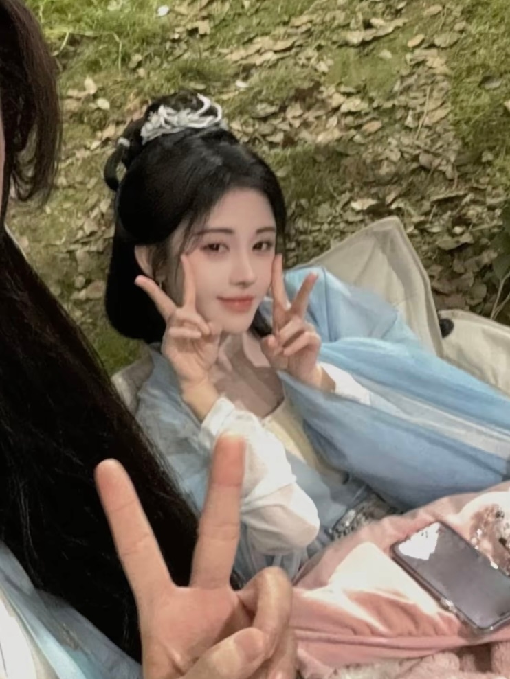 又捡两张鞠婧祎姜黎非