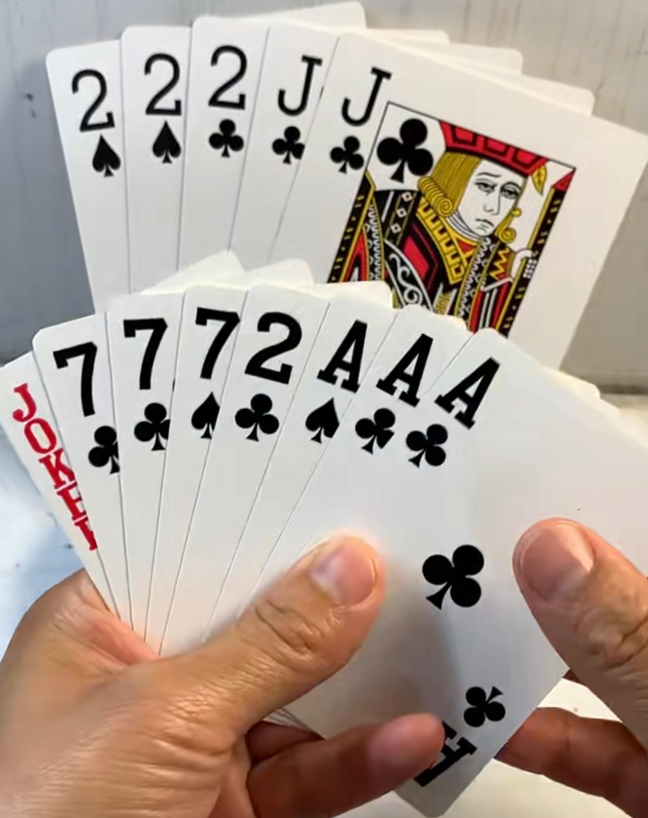 下面牌怎么出才不会输？
欢乐斗地主巧解残局。规则有连有带，最多3带1，也可以3不