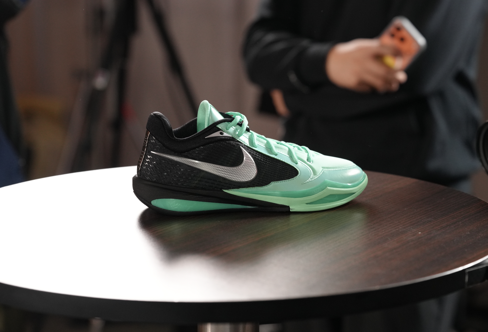 今年第一个线下球鞋发布活动，那个和库里拼三分的女人来了，萨布丽娜带着她的第四代球