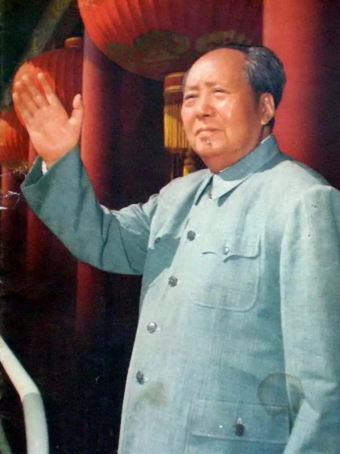 你最喜欢毛主席的哪一段话？“世界是你们的，也是我们的，但归根结底是你们的。”这句