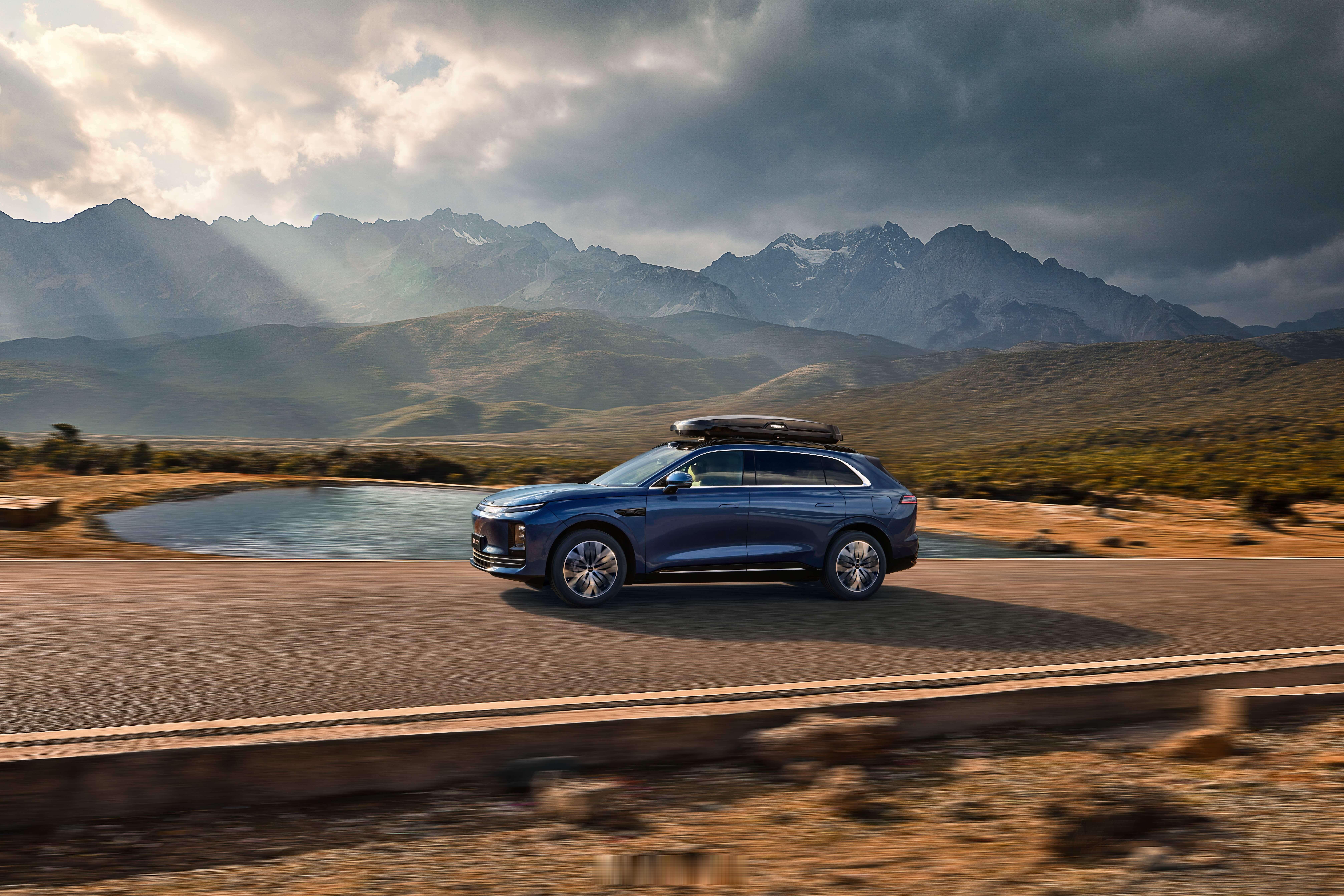 4月19日，星途EX7在珠海正式上市，是一款豪华大五座SUV，起售价19.99万