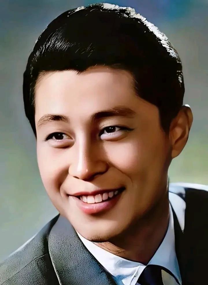 王心刚，达式常，唐国强，周里京，这四位老艺术家，不仅相貌英俊，而且年事已高，他们