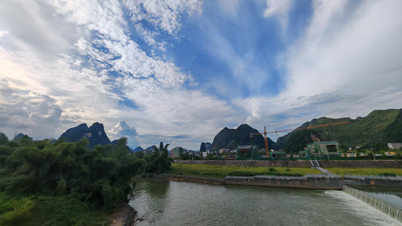 分享蓝天白云，随手一拍尽是景大美阳朔.云卷云舒