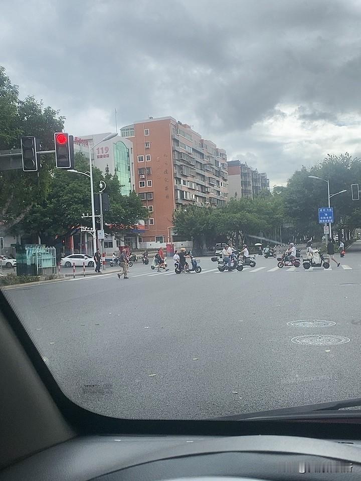 黄金现在价格怎么看? 你们觉得中年女人还需要找男人吗 用一段话概括婚姻的本质？ 