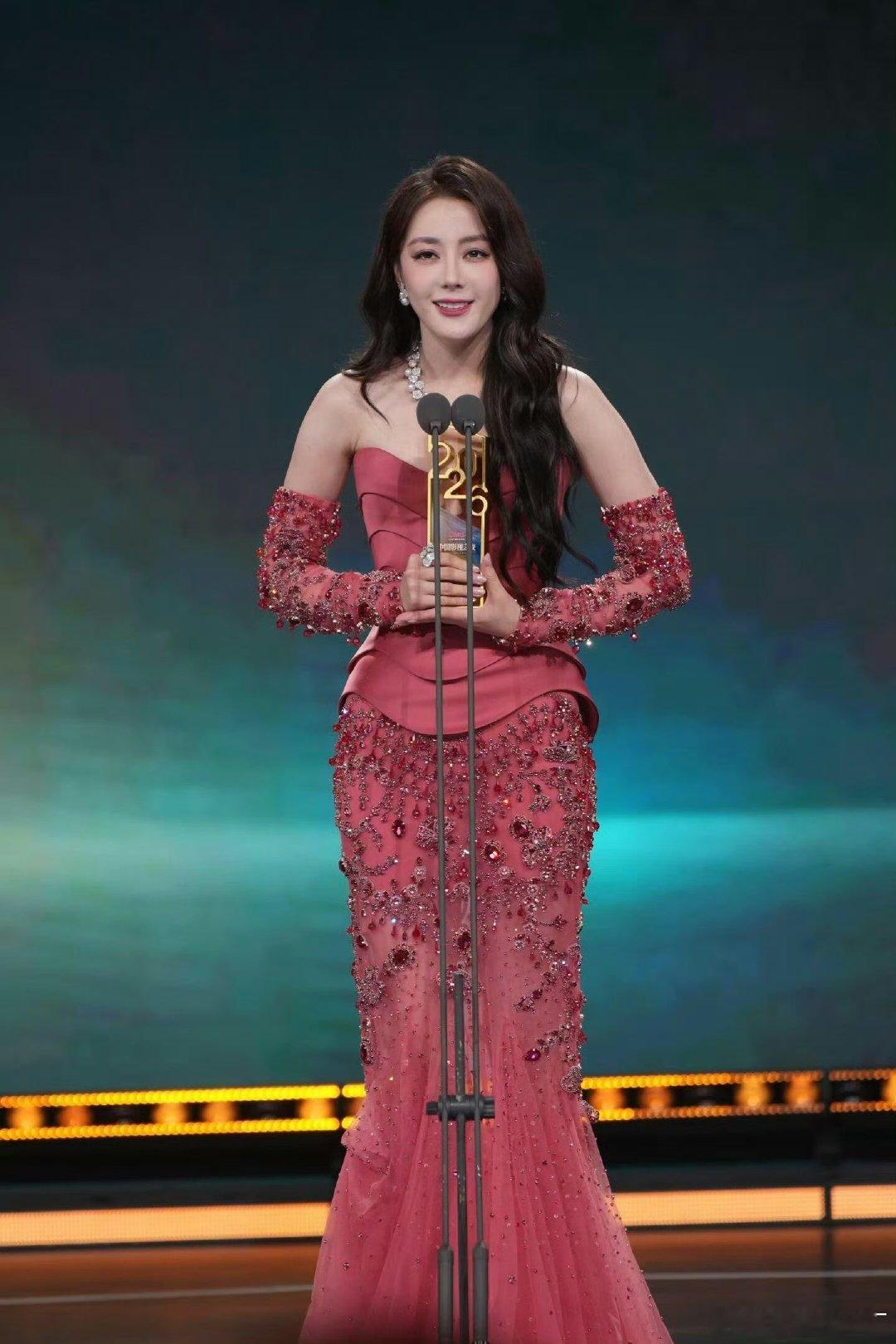 迪丽热巴演员的义务 迪丽热巴获奖感言的价值观热巴拿下最佳电视剧女演员，获奖感言立