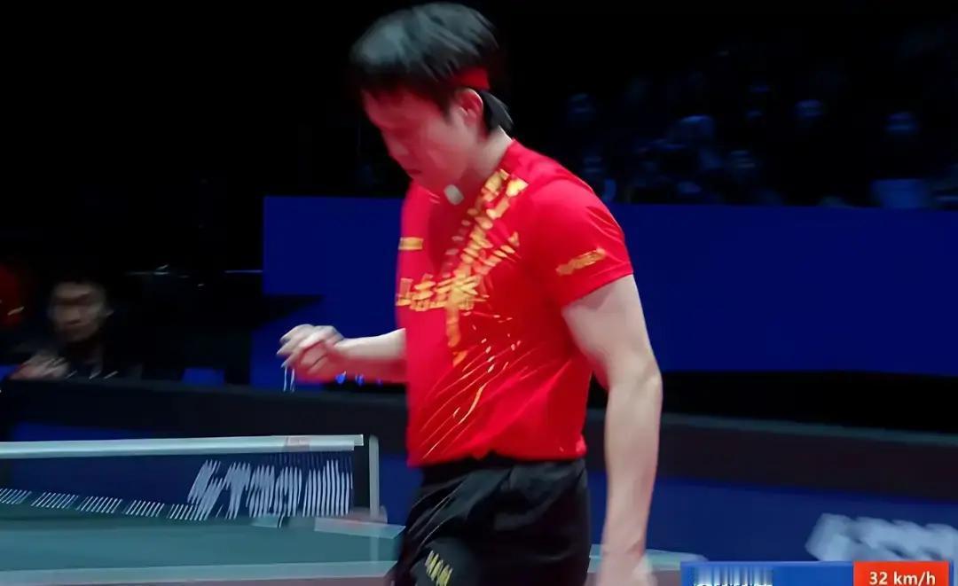 头哥被00后打懵！
 
3比2，向鹏把世界第一逼到决胜局。兰州夜场，球台边的灯像