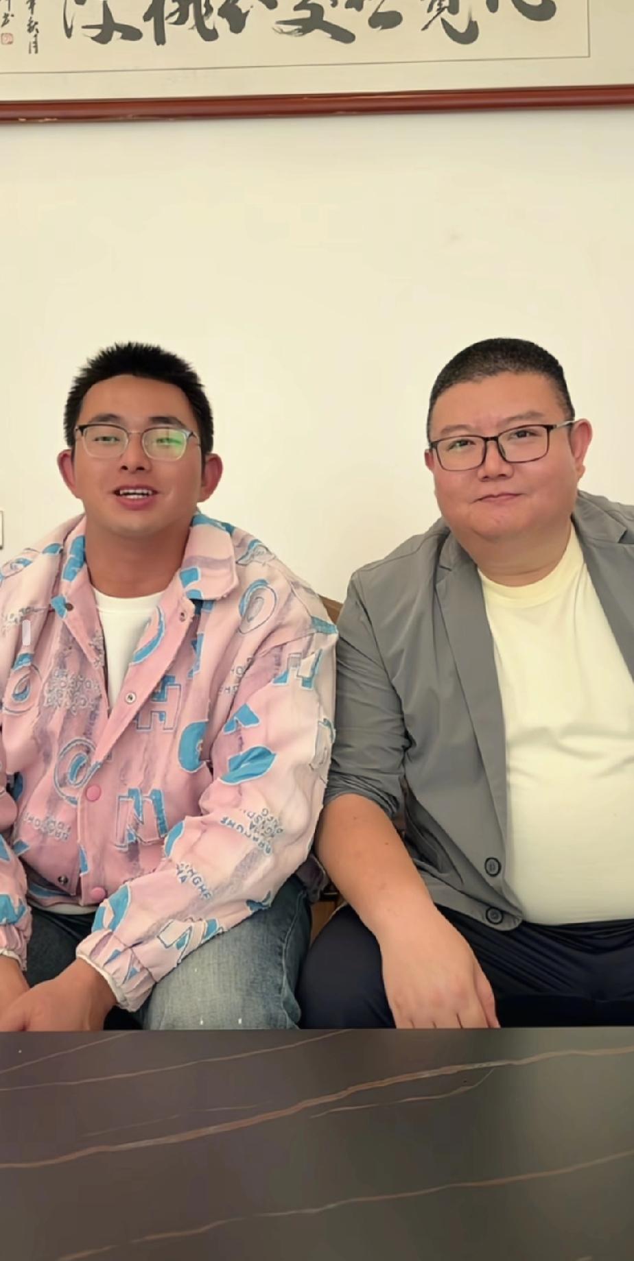 胡龙兄弟今天抵达了“好客山东”，原来是粉丝们在华生电器小胖的私信里@过小胖，让小