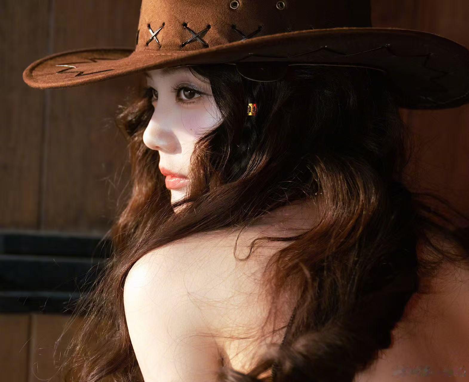 李一桐牛仔写真李一桐牛仔上马大片李一桐牛仔上马大片。 