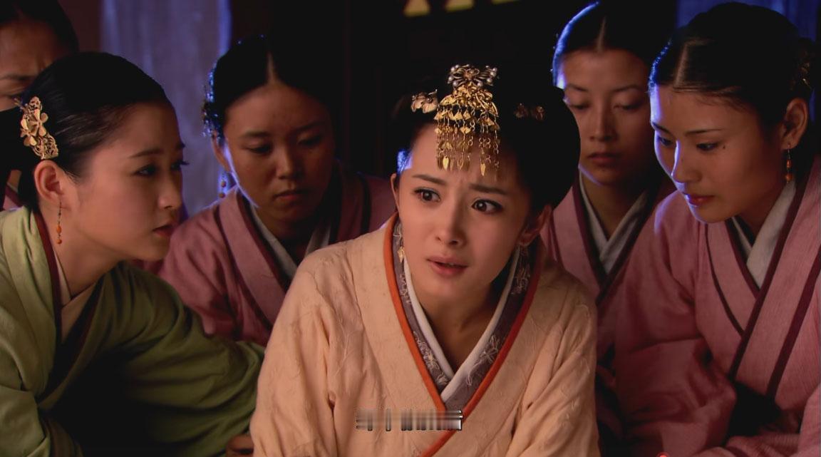 雪鸢长得很美，可惜酒品不好，喝醉后胡言乱语，说嫣儿和周亚夫存在私情，害得嫣儿和周