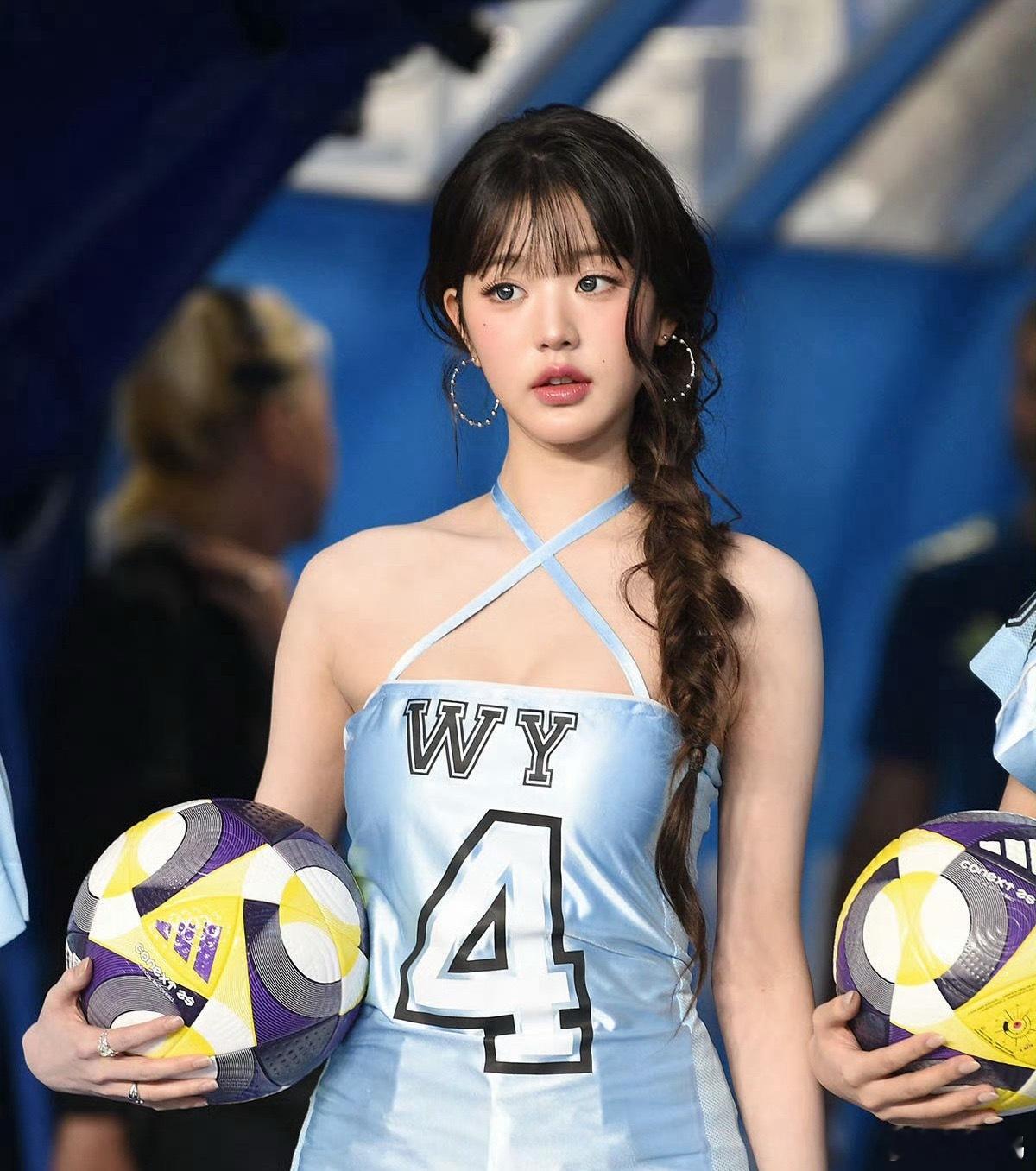 孙兴慜被嘲讽踢得像韩国女星没想到啊，仅仅相差一天，竟然是韩国7号帮C罗挡枪了！'