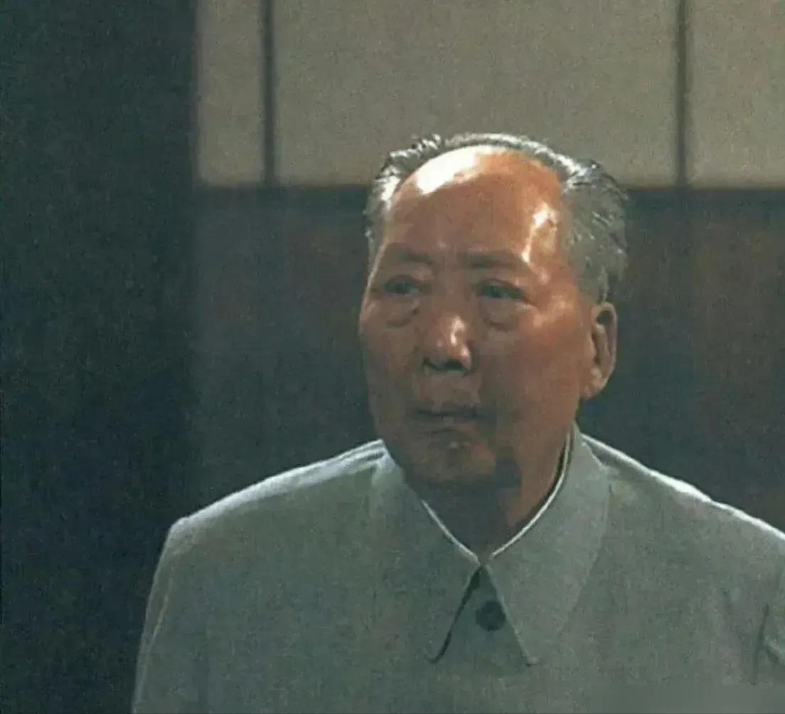 在毛主席去世后，一切反毛主席，诋毁毛主席，攻击毛主席的人，无论过去多少年，无论藏