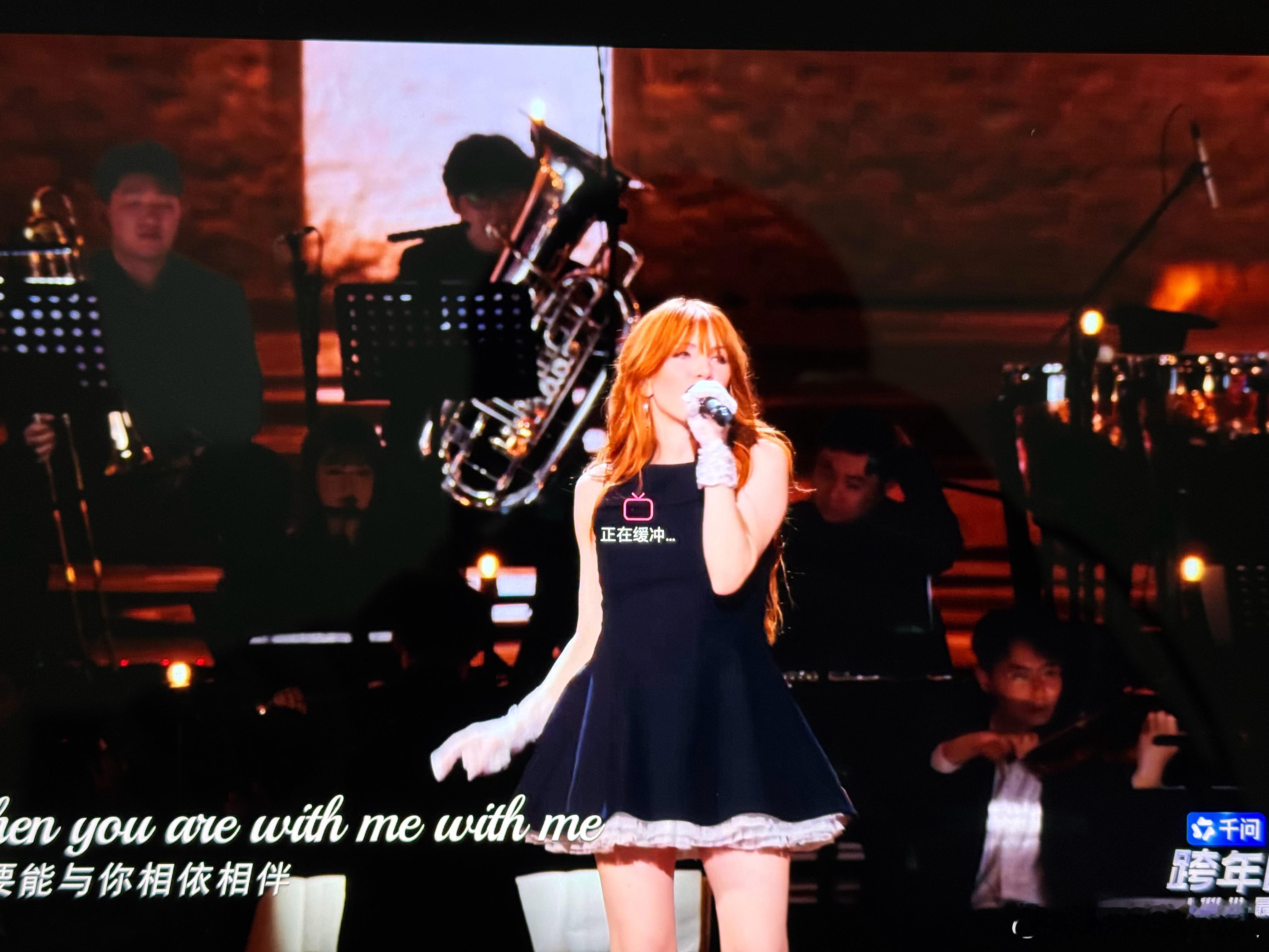 B站跨年晚会B站玛卡巴卡开场 蹲妹第一首歌我没听到……第二首歌，这样卡了…… 