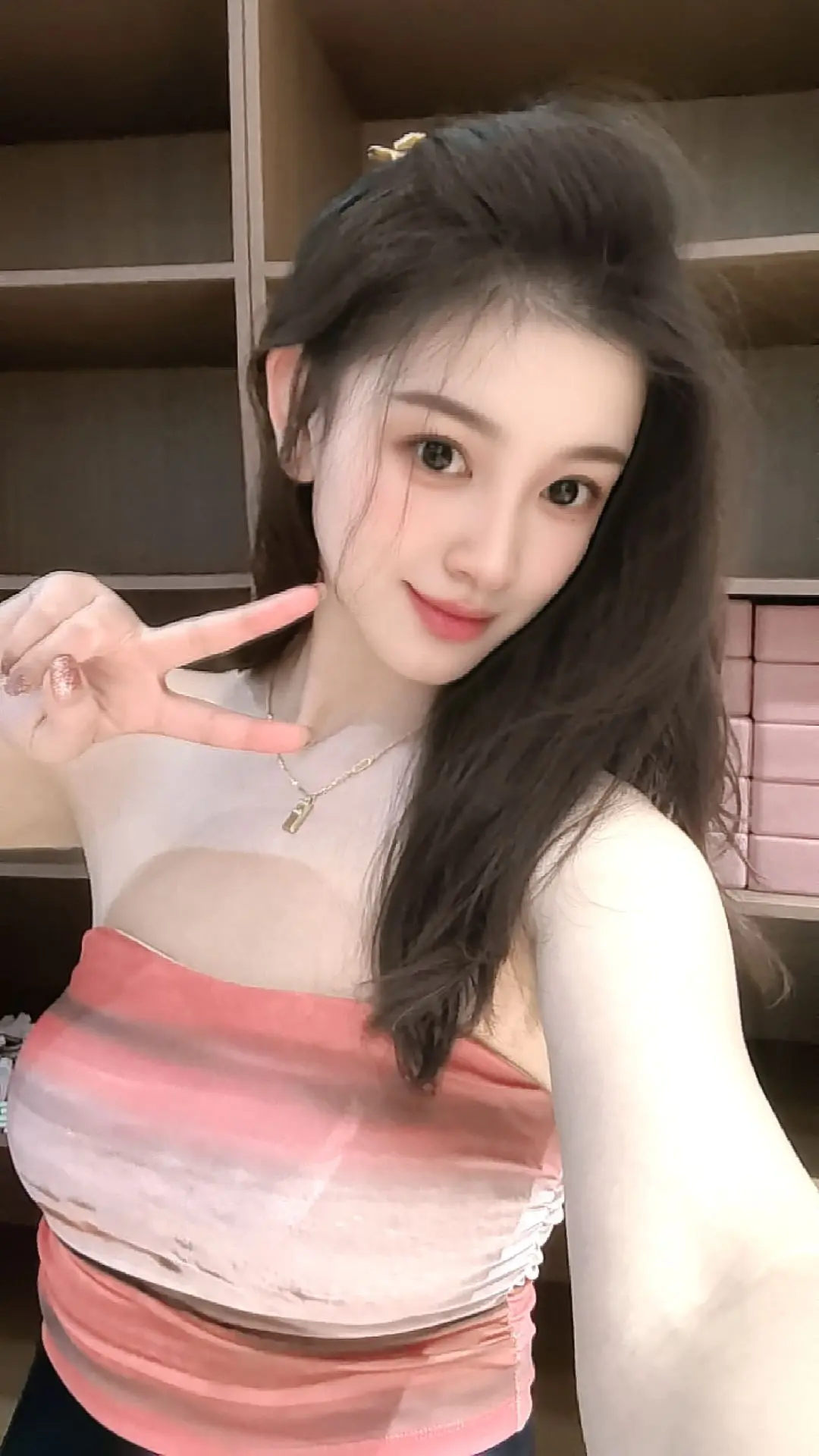人间逢小年，所求都如愿，愿万事兴，岁平安，小年快乐！