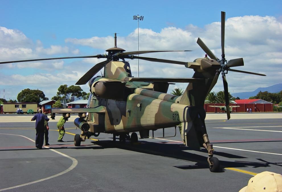 每天认识一件兵器 南非CSH-2“石茶隼”直升机机长：18.73米机高：5.19