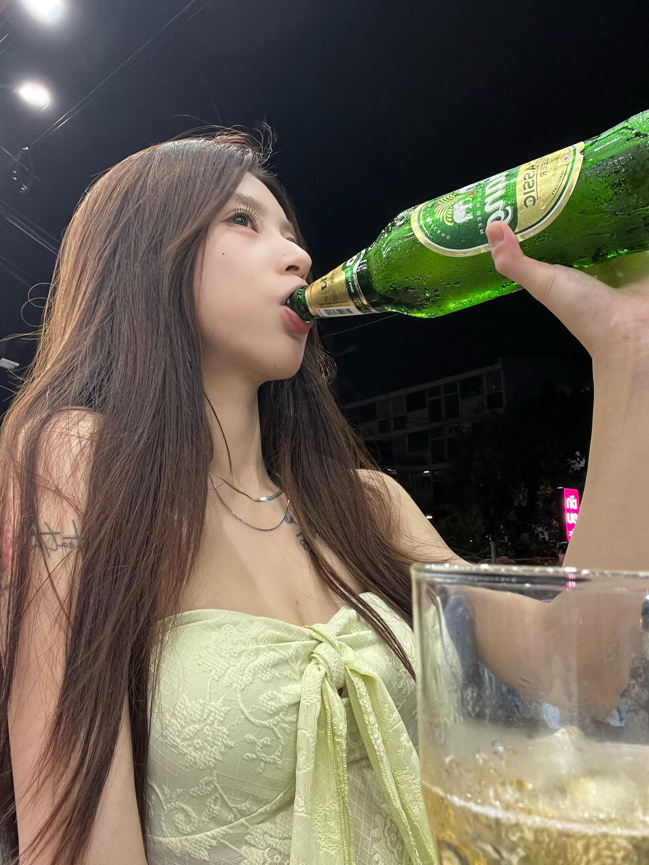 他们问我幸福与否 我只知道喝不完不许走。