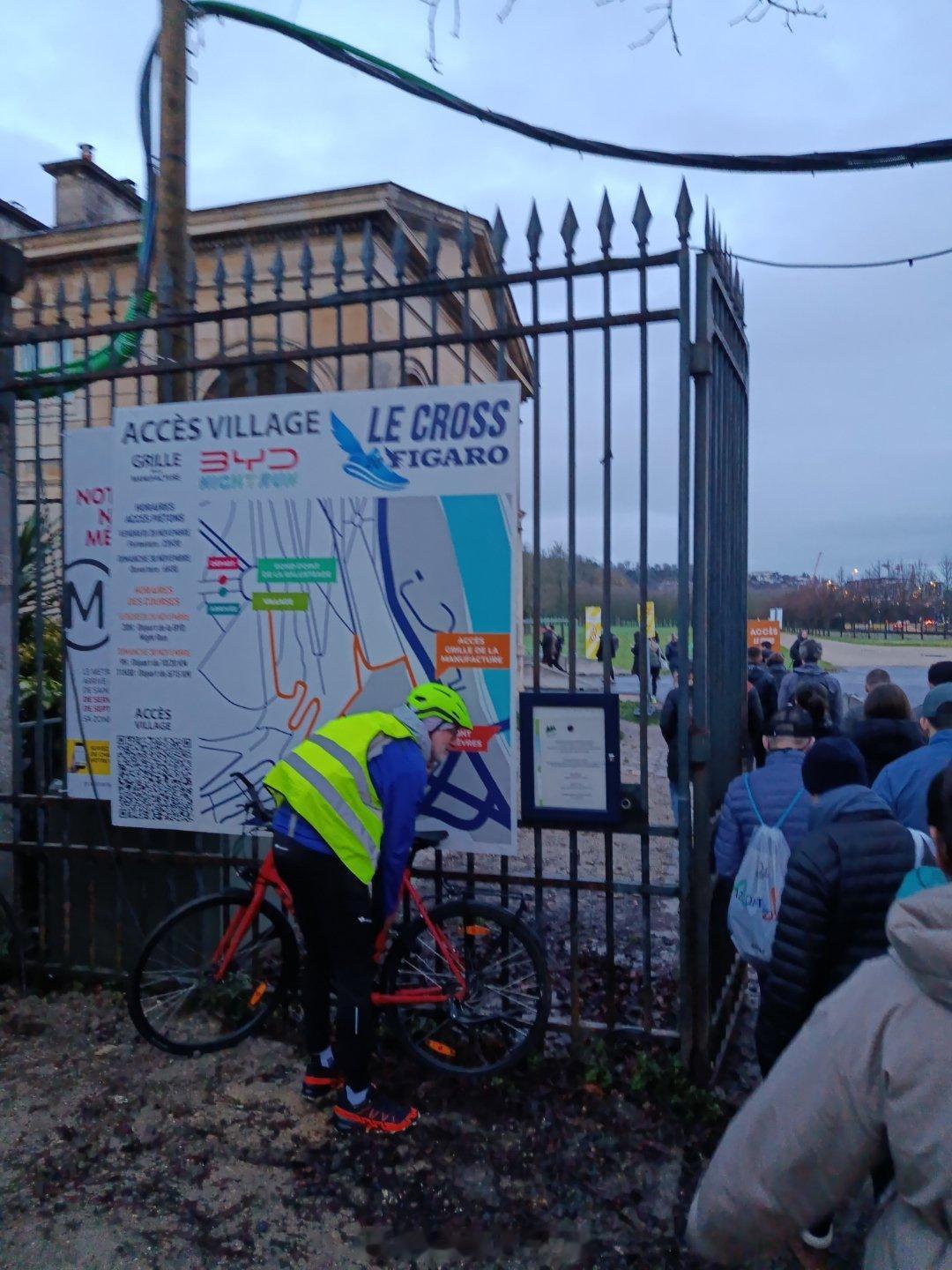 今早参加了第53届《费加罗报》越野赛（Cross du Figaro）——法国最