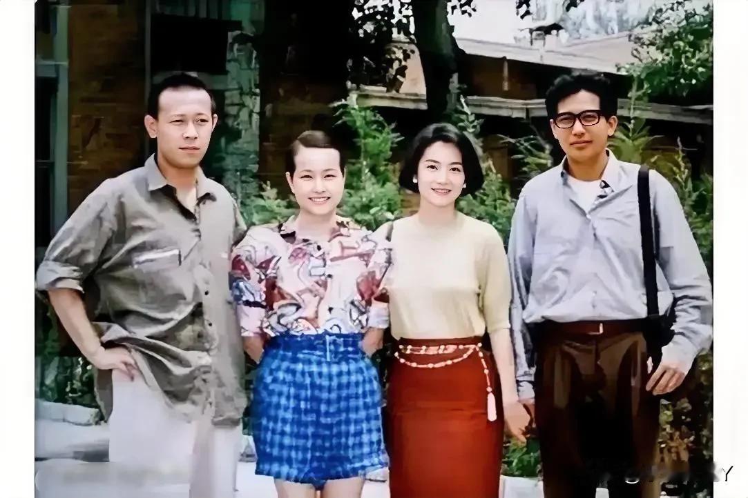 上世纪90年代，姜文刘晓庆与林青霞秦汉的留影旧照，曾经的两大帅哥美女，真是惊艳了