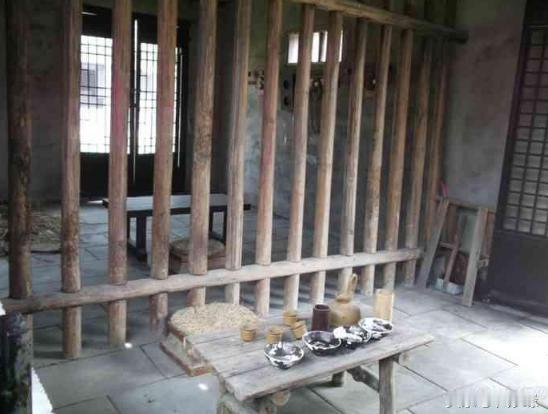 狱卒冒死护婴：无名小吏，改写国运的逆转英雄

在历史的长河中，英雄豪杰的名字如星