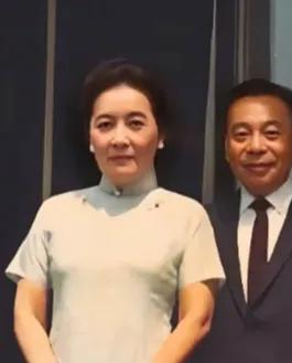 宋美龄的真实模样到底咋样，不值得研究。在电影、电视中，宋美龄都是一个小配角，不需